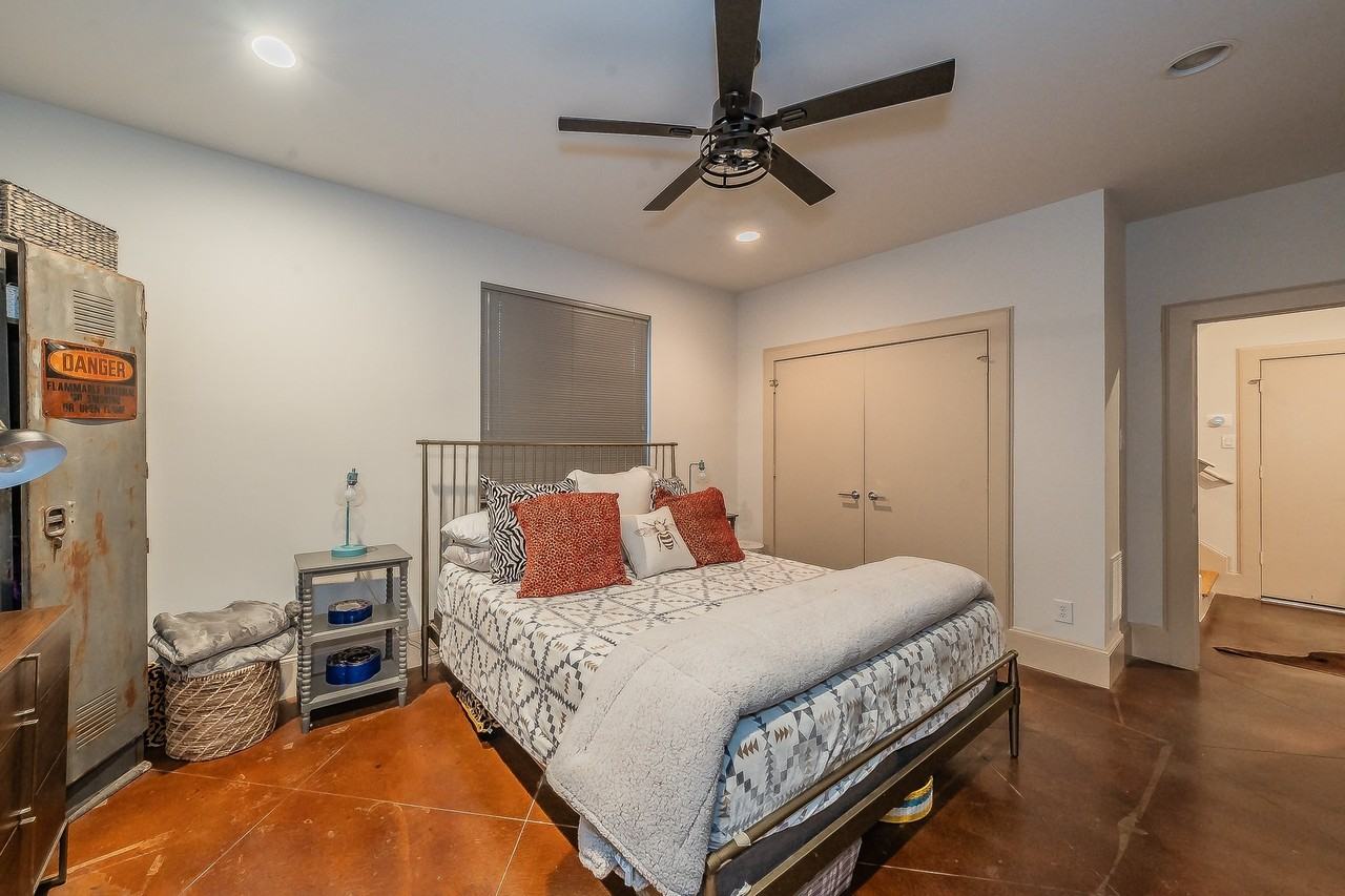 3911 Gilbert Ave #G - Photo 7 of 35