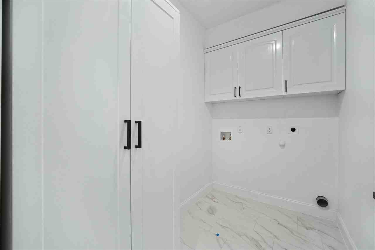 6238 Dewitt St - Photo 6 of 21