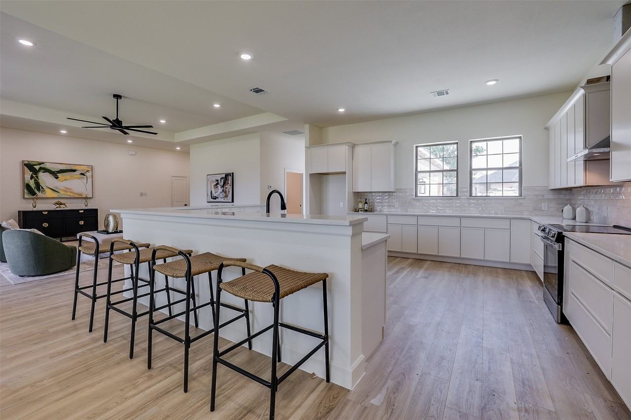 1601 Sea Breeze Ct - Photo 5 of 18