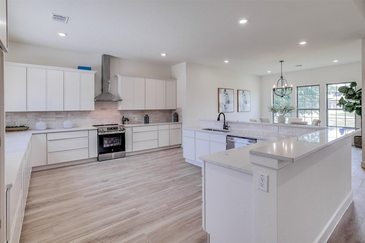 1601 Sea Breeze Ct - Photo 6 of 18