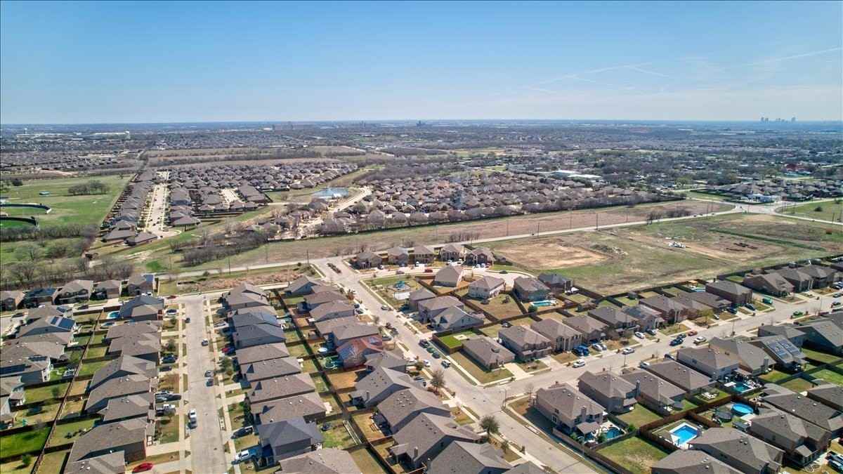 6233 Skysail Rd - Photo 3 of 30