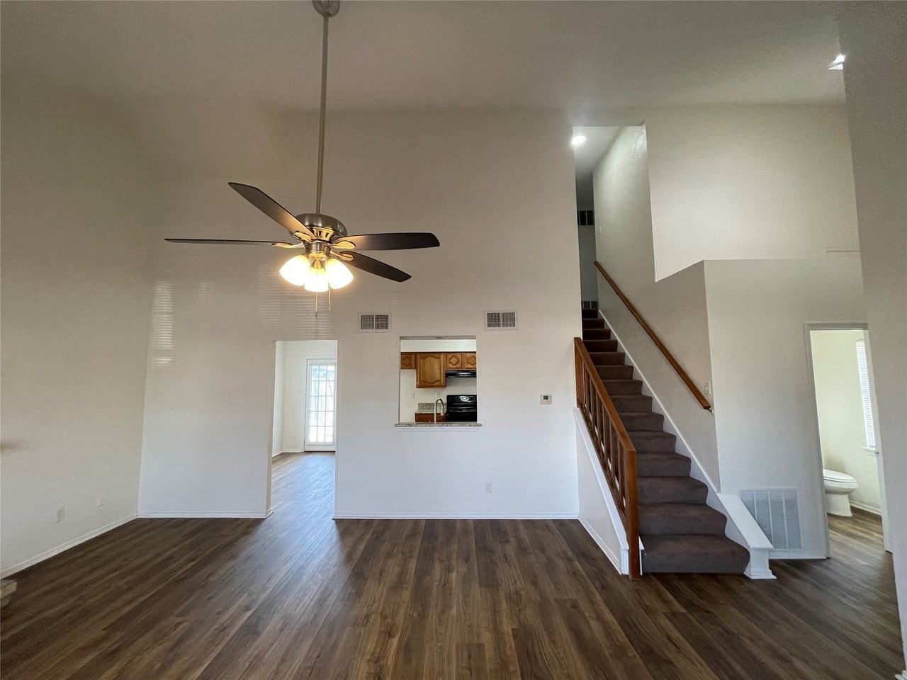 1513 Liberty Ln - Photo 5 of 11