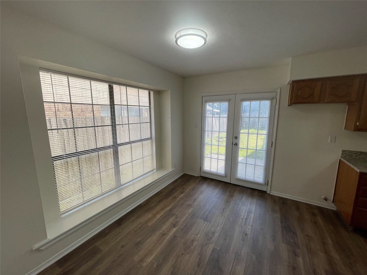1513 Liberty Ln - Photo 6 of 11