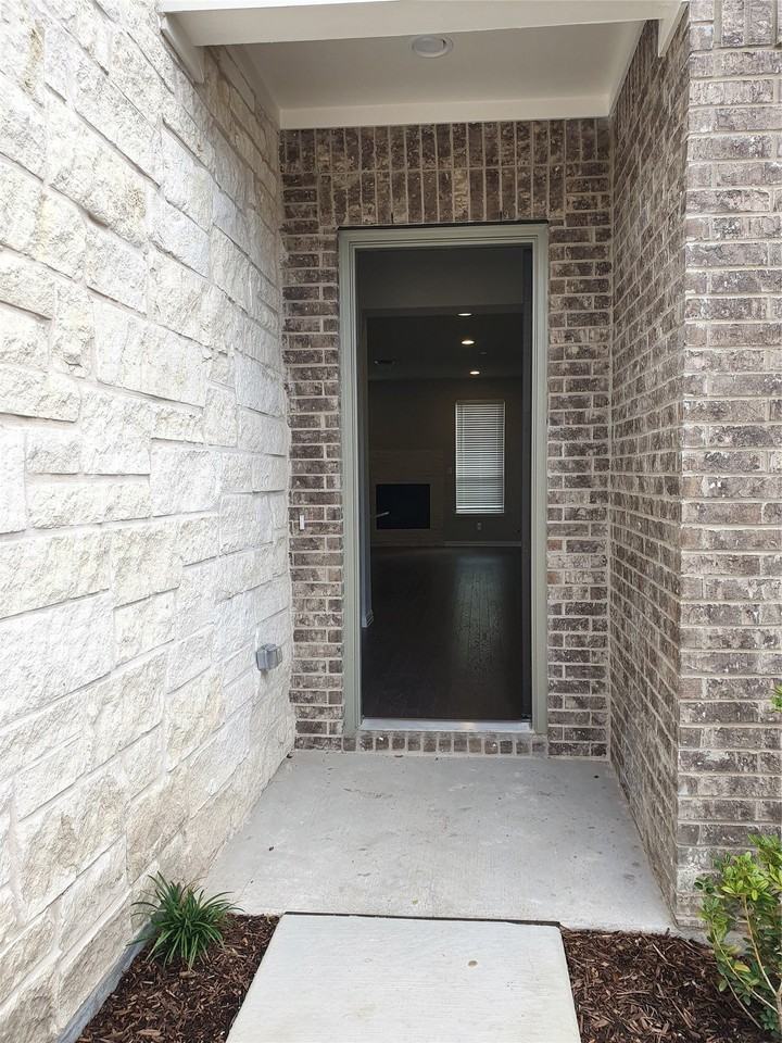 8266 Primrose Way - Photo 4 of 29