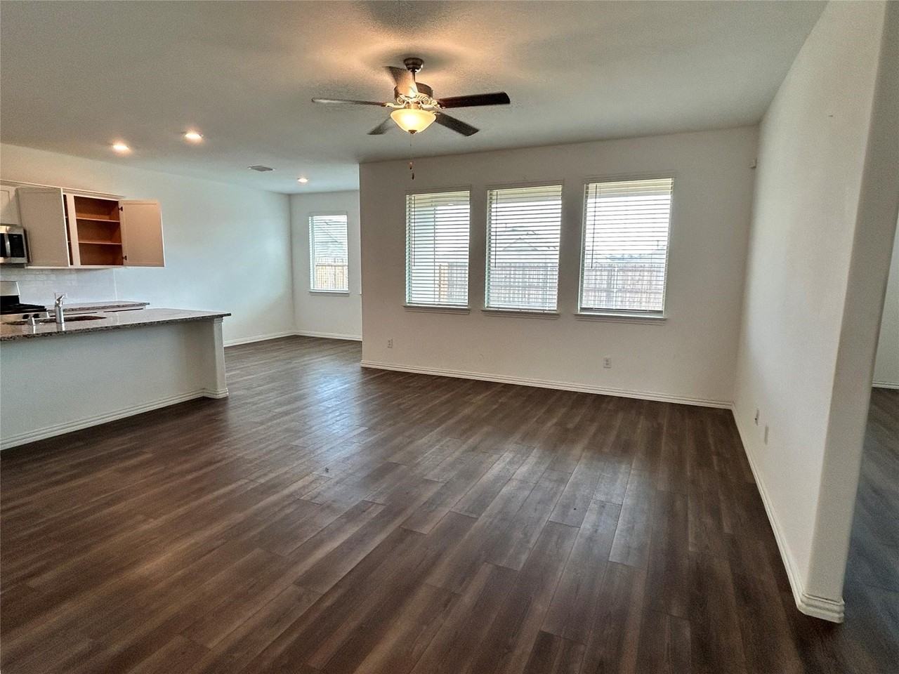 5628 Elwood Dr - Photo 2 of 14