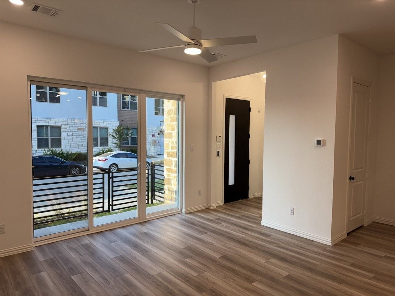 1289 Doris May Dr - Photo 5 of 37