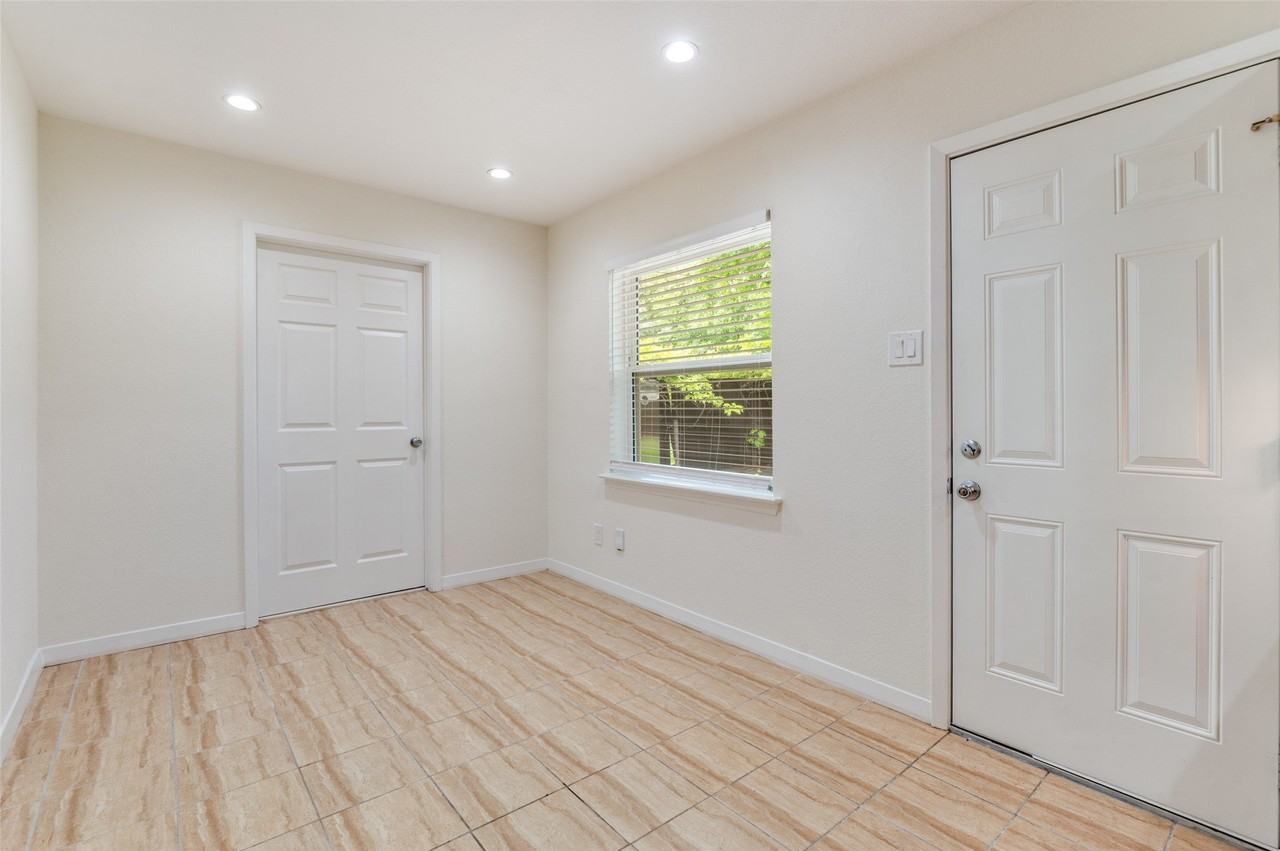 8635 Ashcroft Ave - Photo 2 of 12