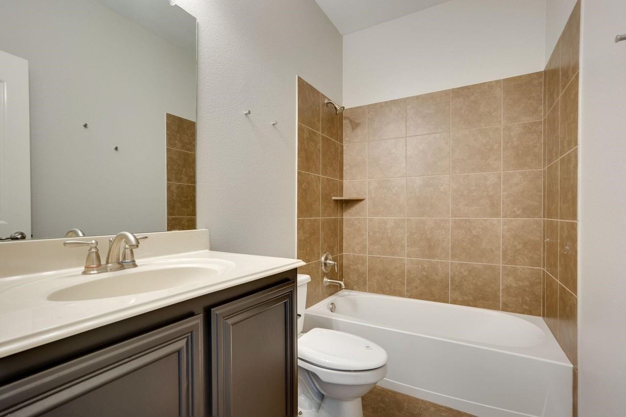 4717 Hidden Pond Dr - Photo 6 of 29