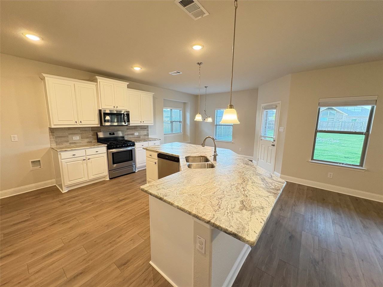 2903 Diamondback Dr - Photo 5 of 15