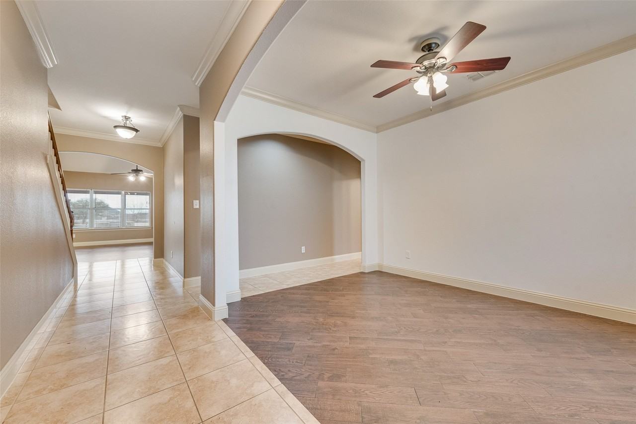 1088 Harvest Hill Cir - Photo 7 of 40