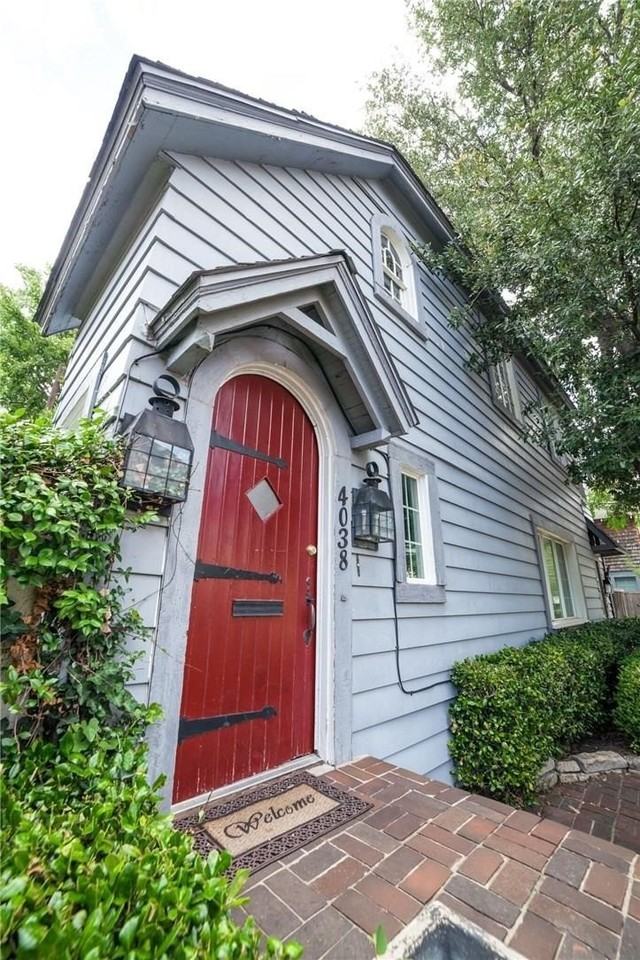 4038 Roswell St - Photo 2 of 11