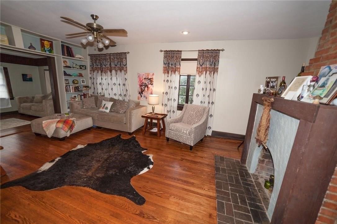 4038 Roswell St - Photo 3 of 11