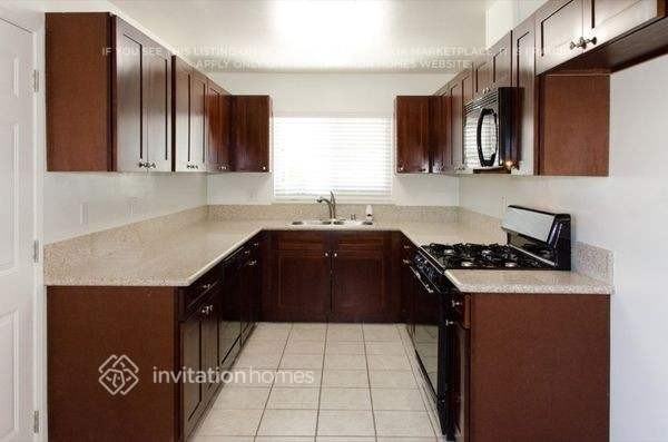 4975 N E St - Photo 2 of 15