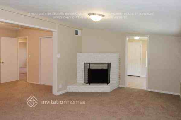 4975 N E St - Photo 3 of 15