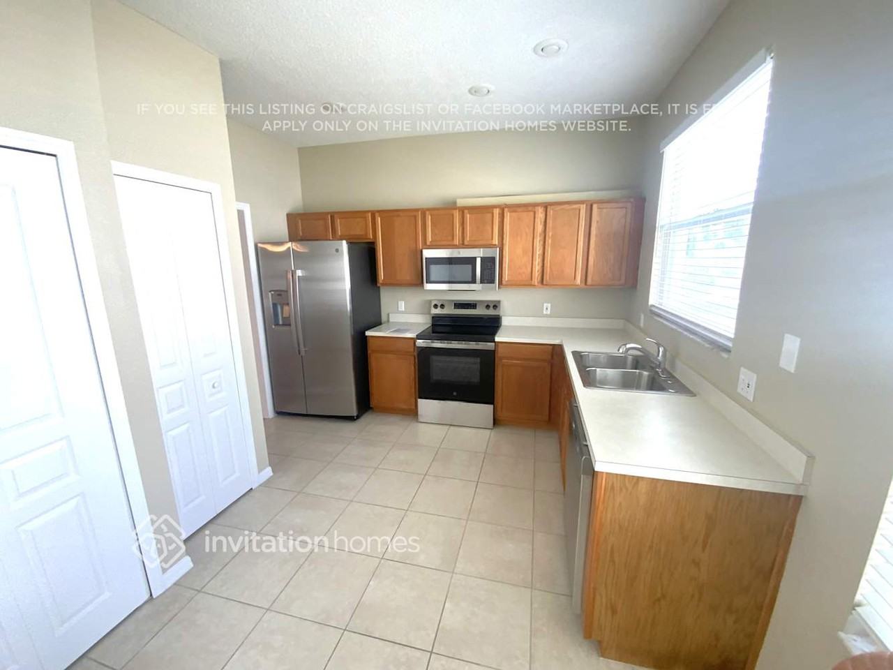 528 Wexford Dr - Photo 3 of 13
