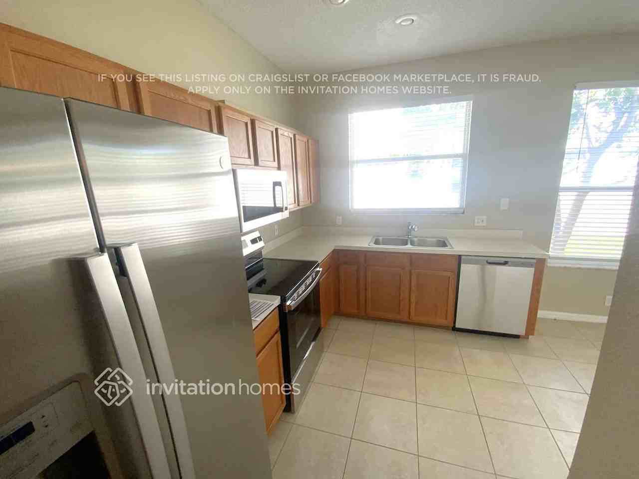 528 Wexford Dr - Photo 4 of 13