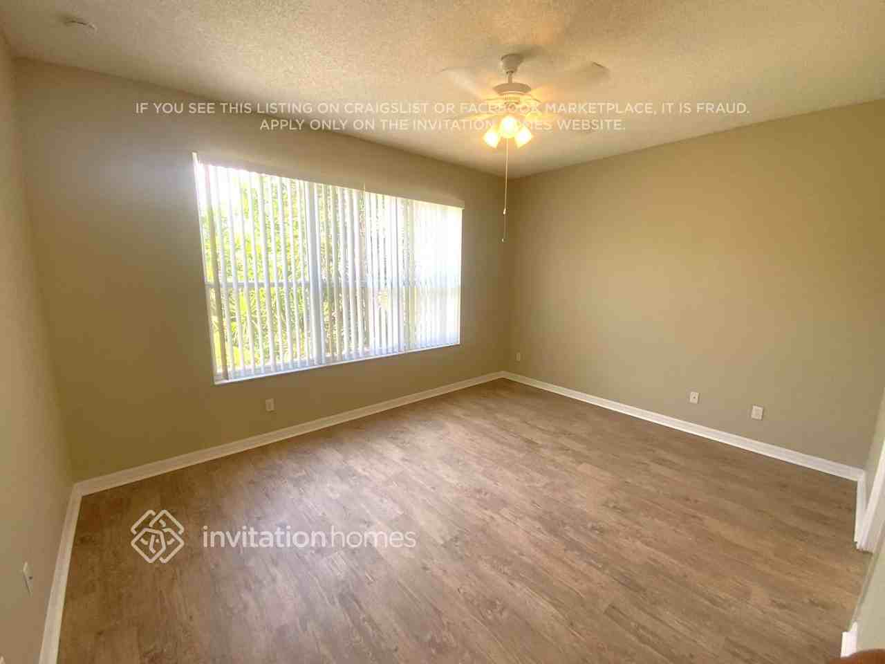 528 Wexford Dr - Photo 6 of 13