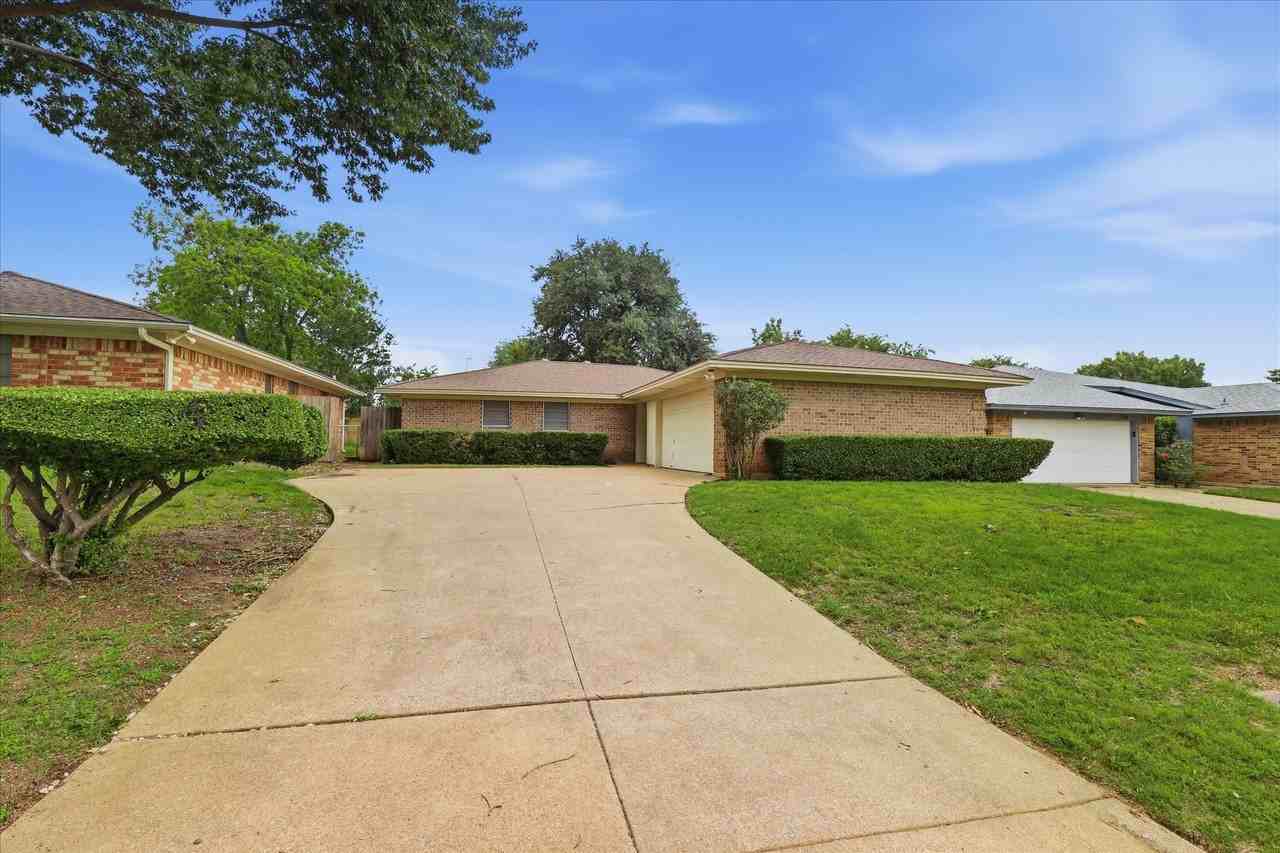 7208 Misty Meadow Dr S - Photo 2 of 31