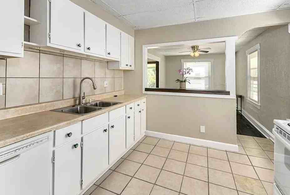 1126 Fremont Ave #1 - Photo 5 of 8