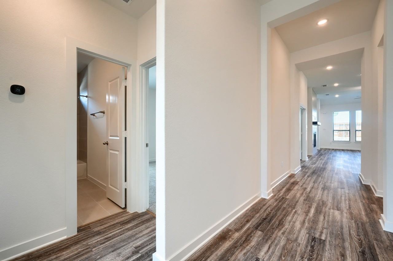 1808 Willowhurst Ln - Photo 4 of 32