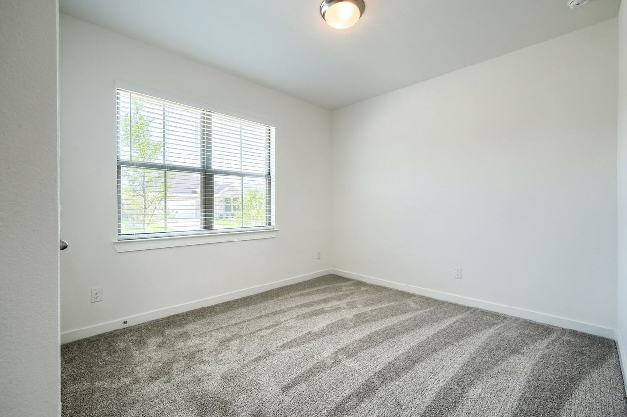 1808 Willowhurst Ln - Photo 5 of 32