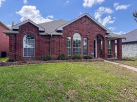 featured image of 2201 Silverthorn Ln