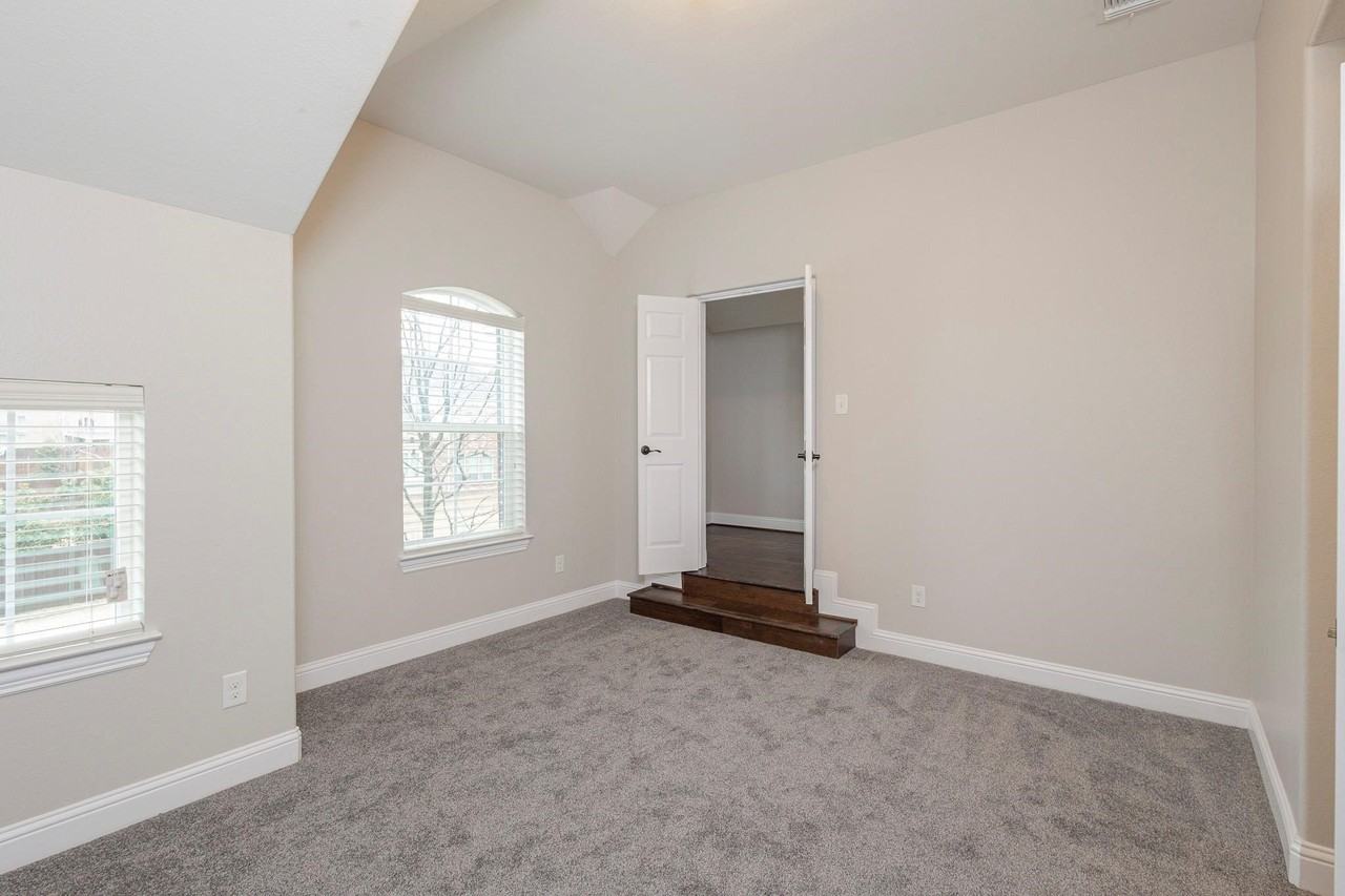 9704 Tanen Dr - Photo 3 of 37