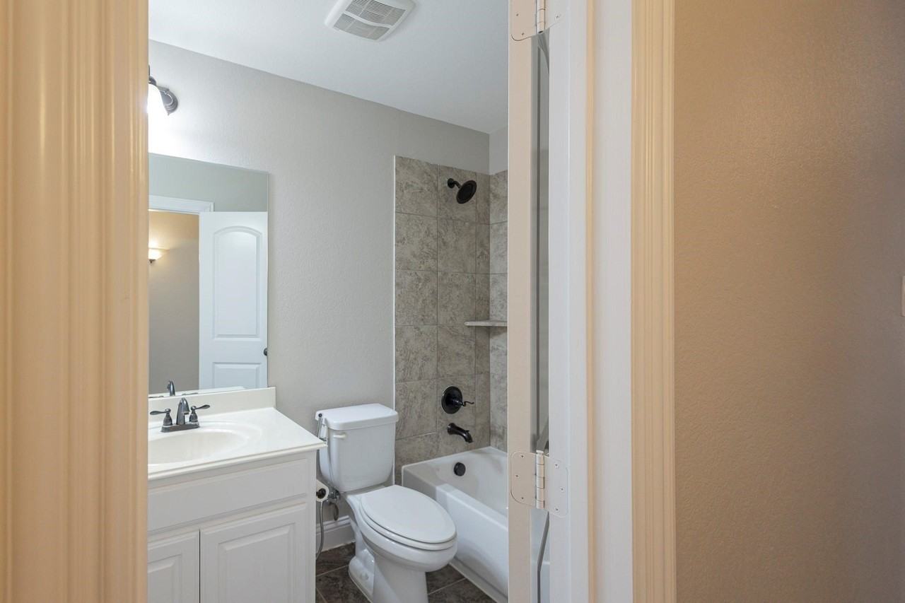 9704 Tanen Dr - Photo 7 of 37