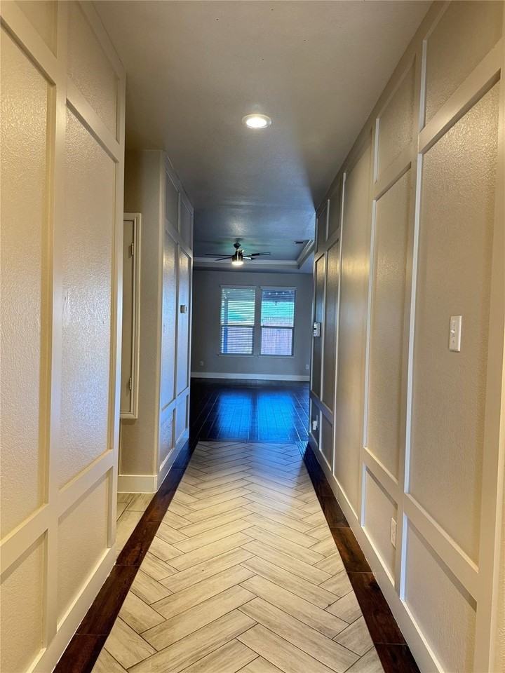 9005 Cloudveil Dr - Photo 4 of 22