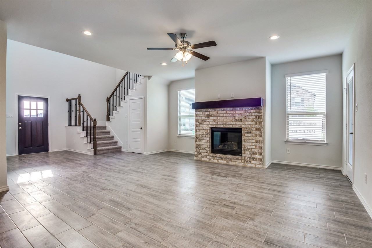 1700 Wayne Ln - Photo 2 of 8
