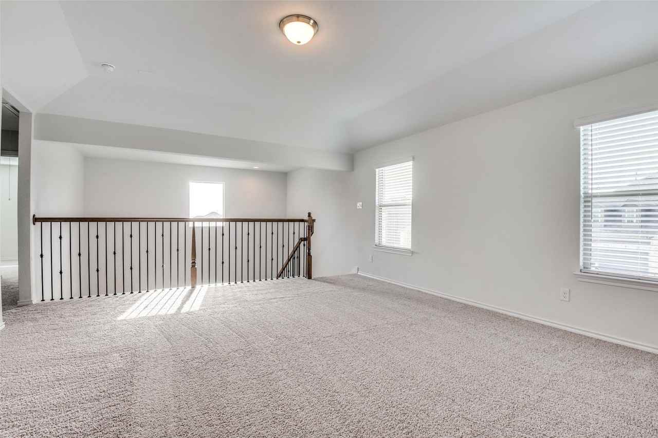 1700 Wayne Ln - Photo 4 of 8