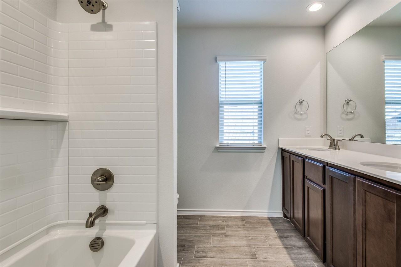 1700 Wayne Ln - Photo 6 of 8