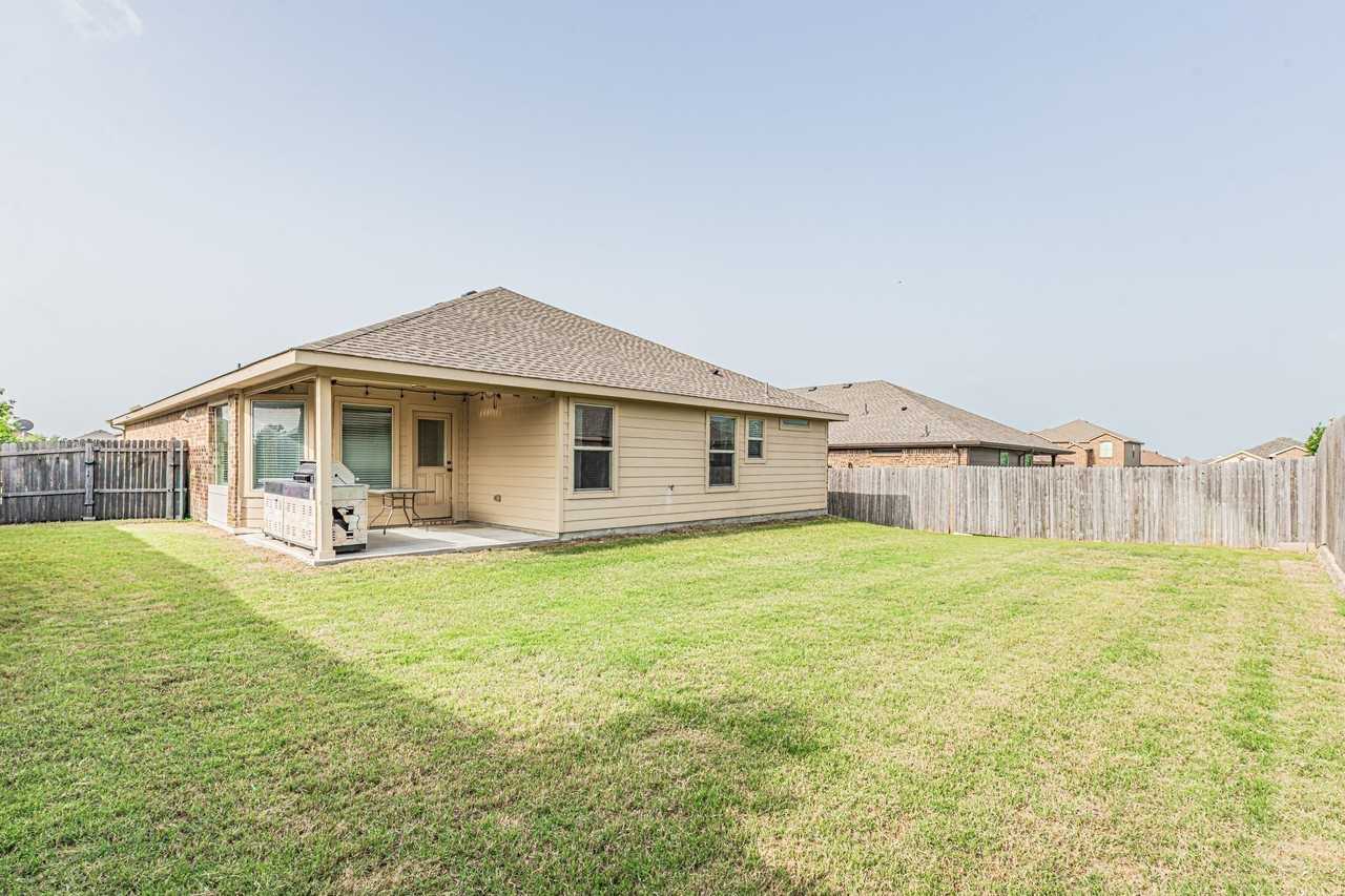 405 Calder Ln - Photo 5 of 32