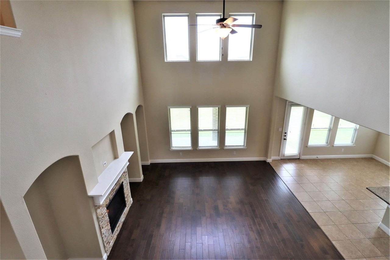 1156 Roma Dr - Photo 4 of 22