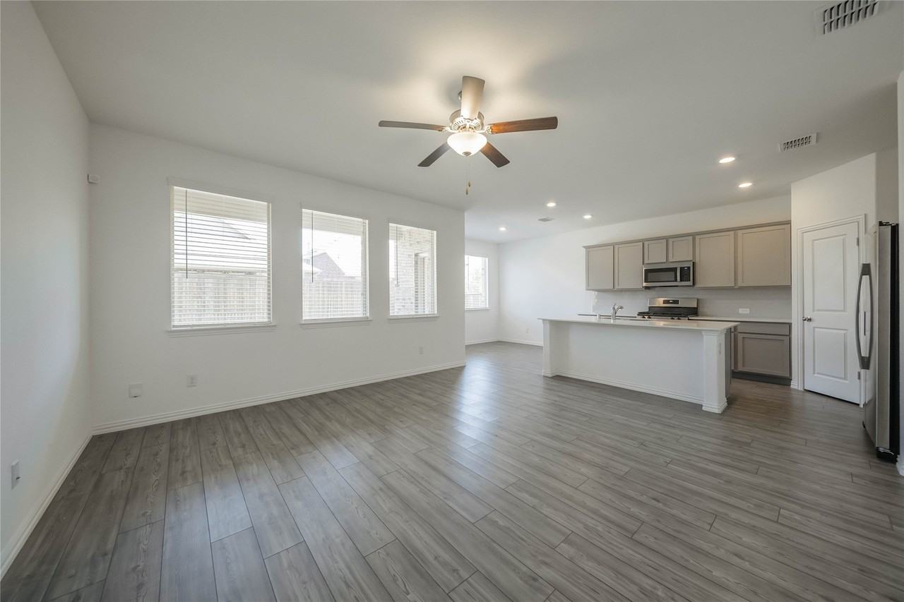 5929 Priory Dr - Photo 4 of 19