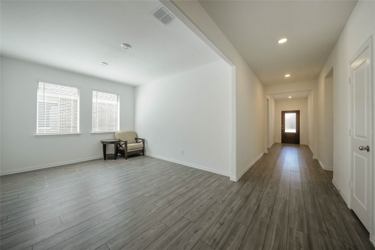 5929 Priory Dr - Photo 6 of 19