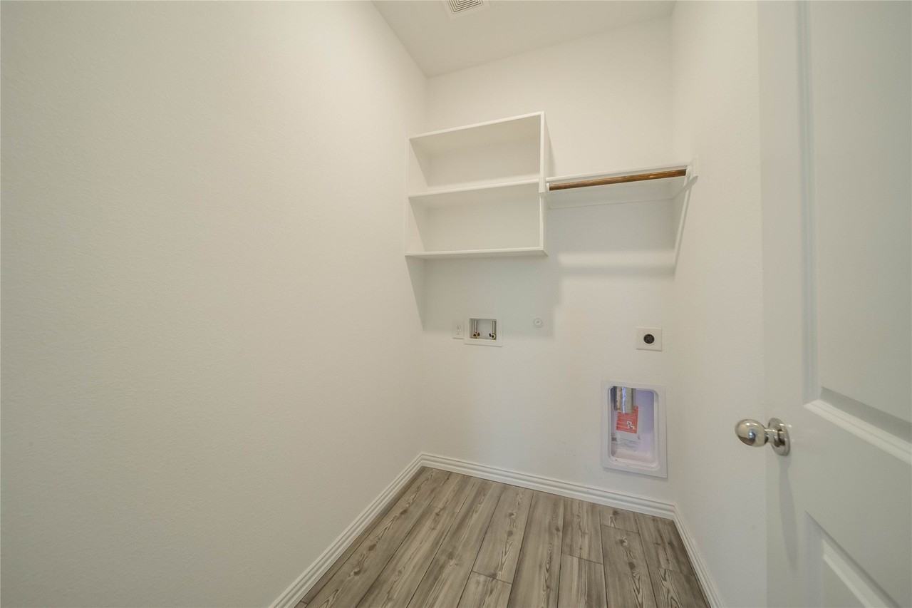 5929 Priory Dr - Photo 7 of 19