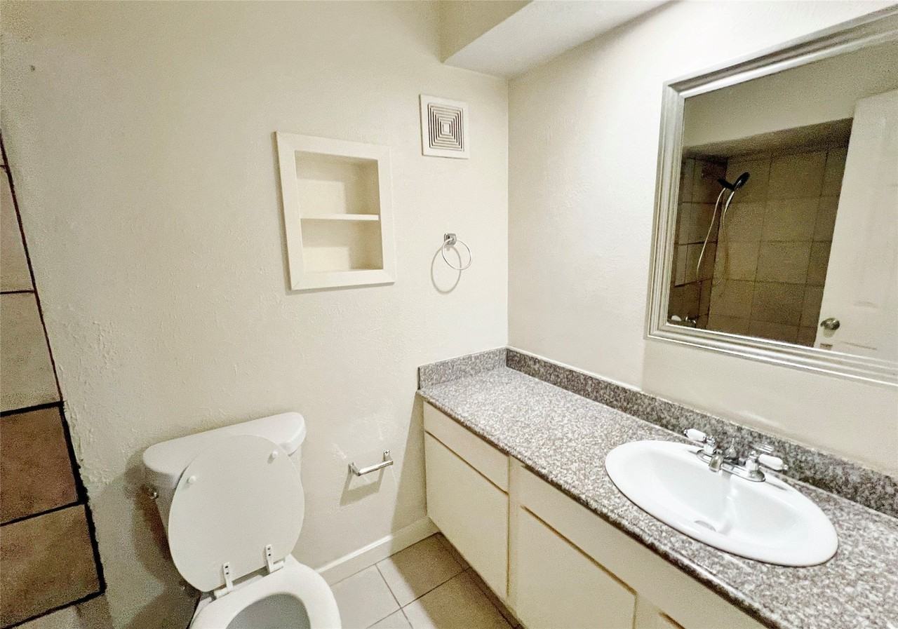 725 Cain St - Photo 7 of 10