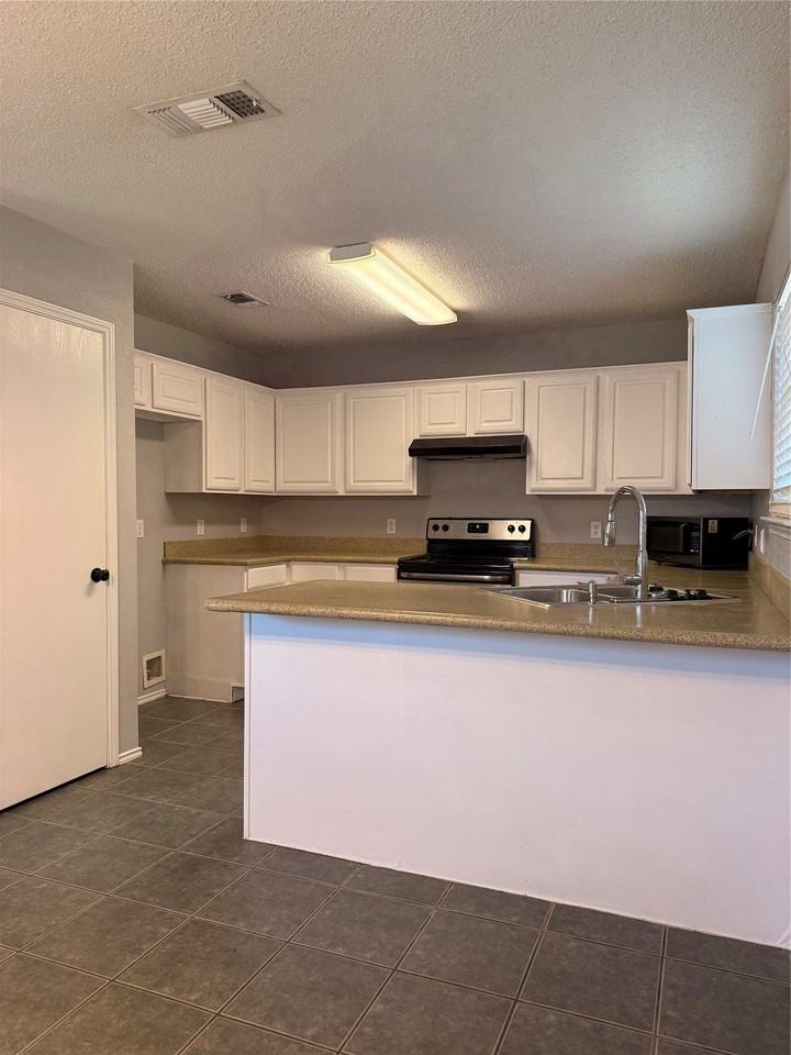 516 Lone Star St - Photo 3 of 11