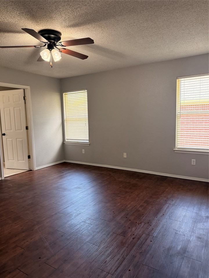 516 Lone Star St - Photo 5 of 11