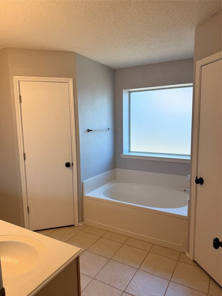 516 Lone Star St - Photo 6 of 11