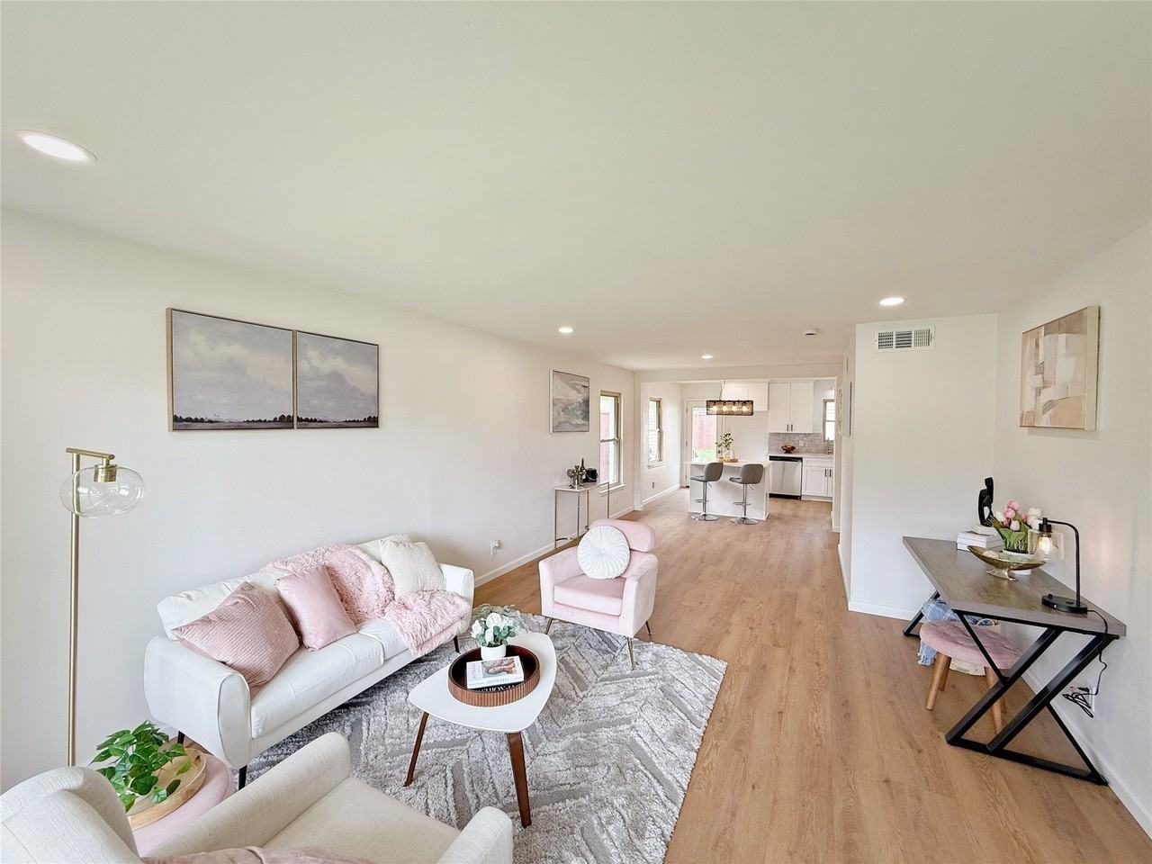 700 Dumont Dr - Photo 3 of 17