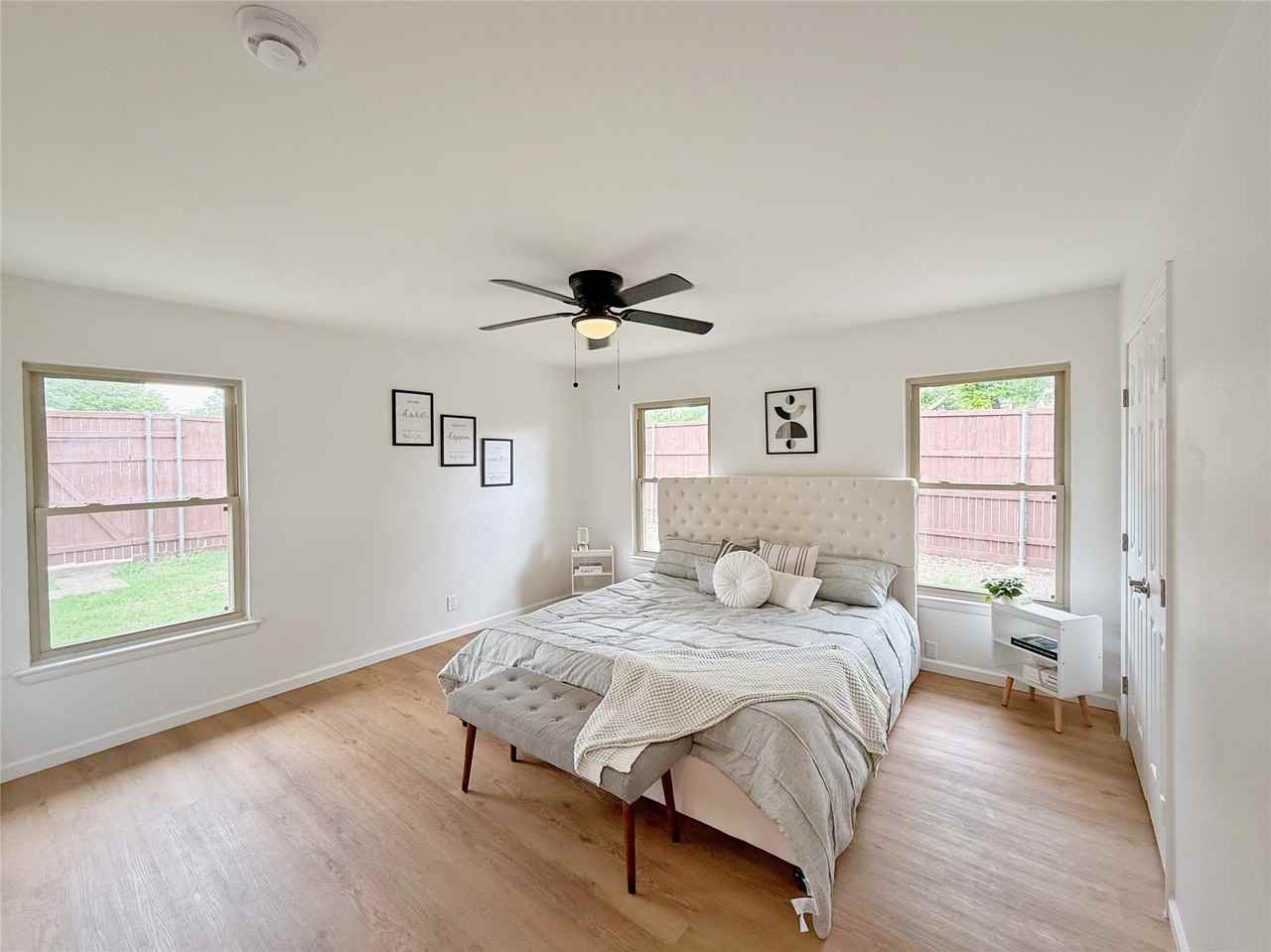 700 Dumont Dr - Photo 7 of 17