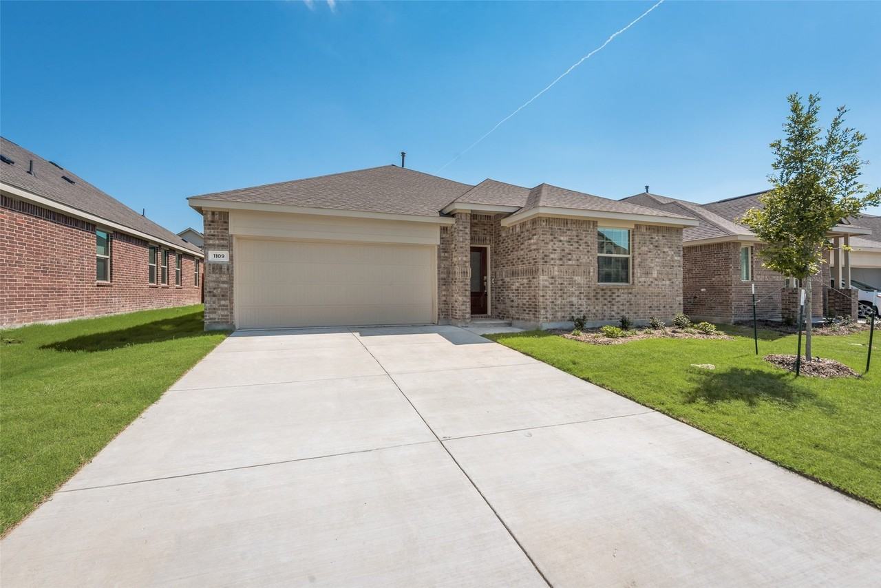 1109 Sassafras Dr - Photo 3 of 21