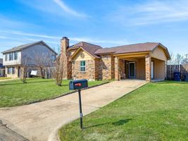 featured image of 4621 Riverpark Dr
