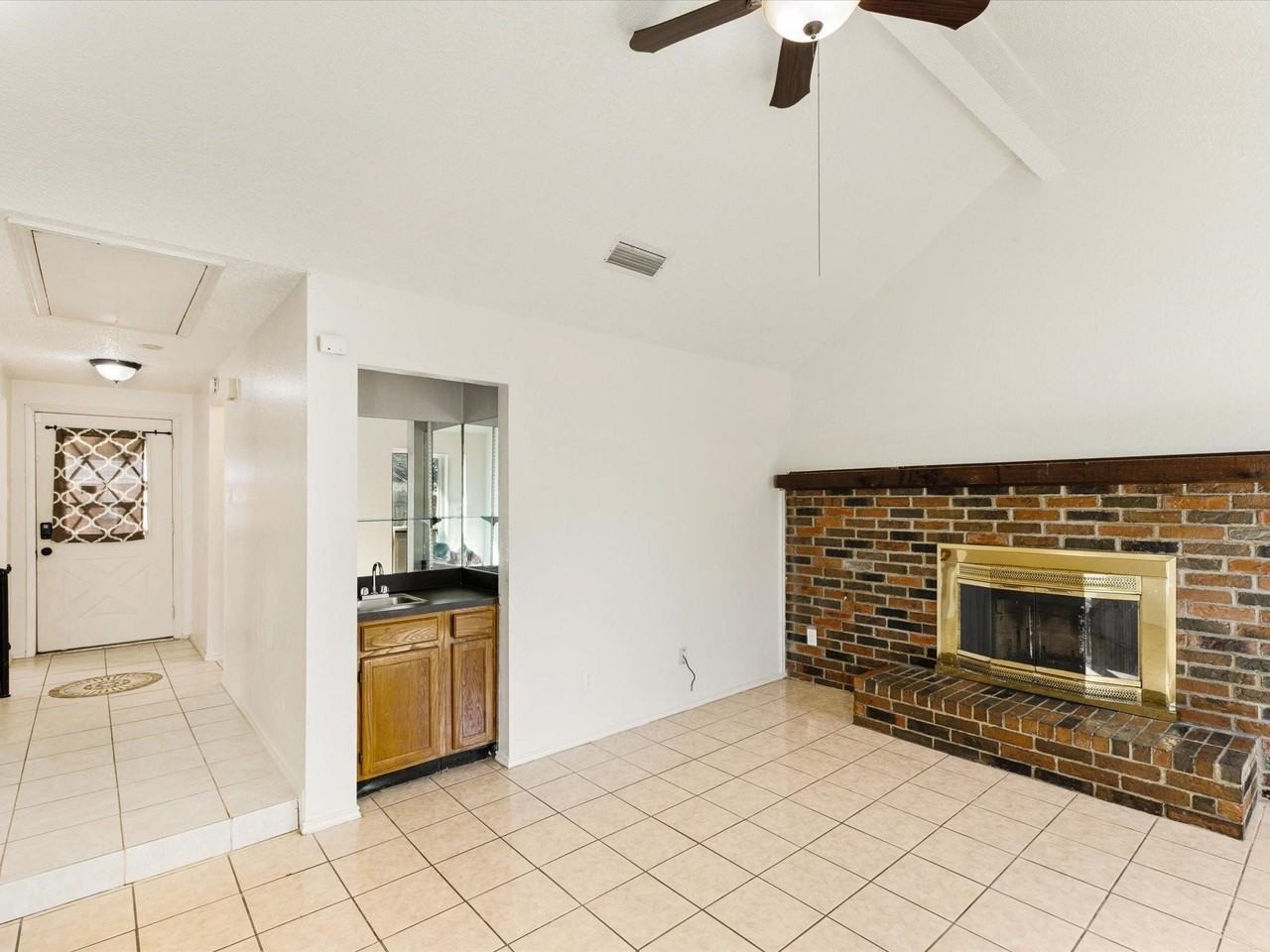 4621 Riverpark Dr - Photo 3 of 24