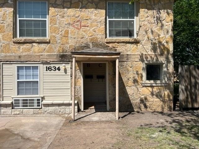1634 Avenue D #B - Photo 2 of 10