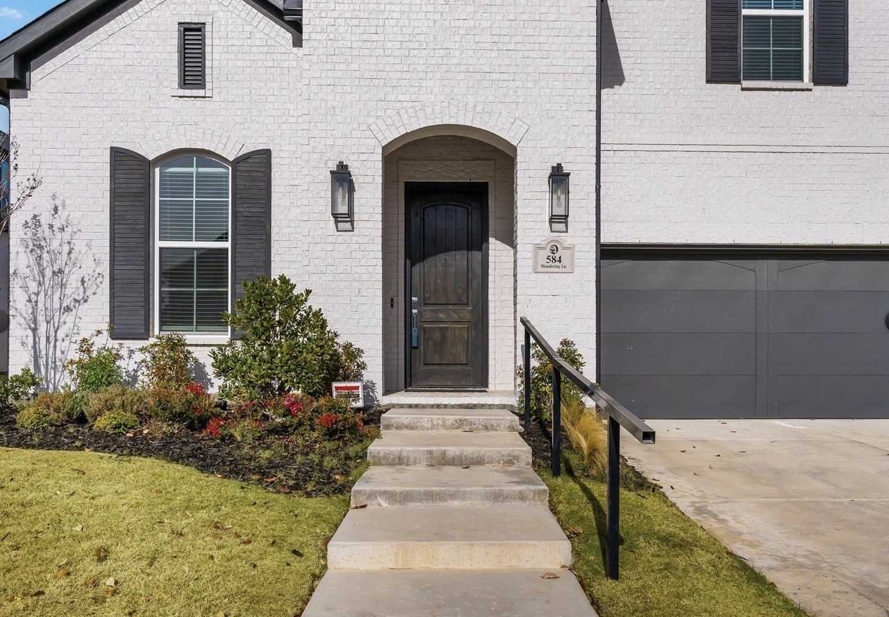 584 Meandering Ln - Photo 2 of 36