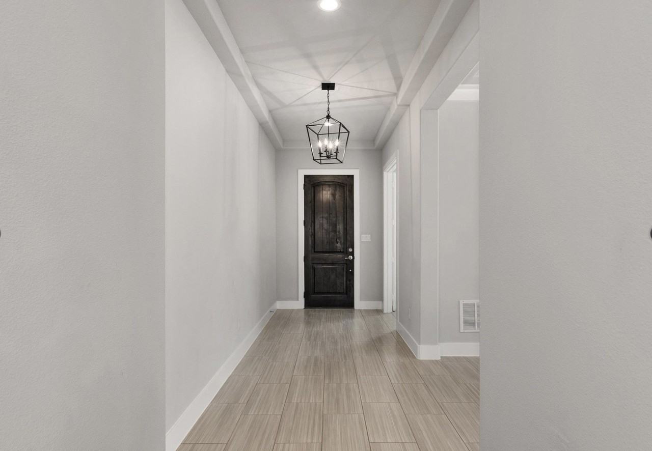 584 Meandering Ln - Photo 3 of 36