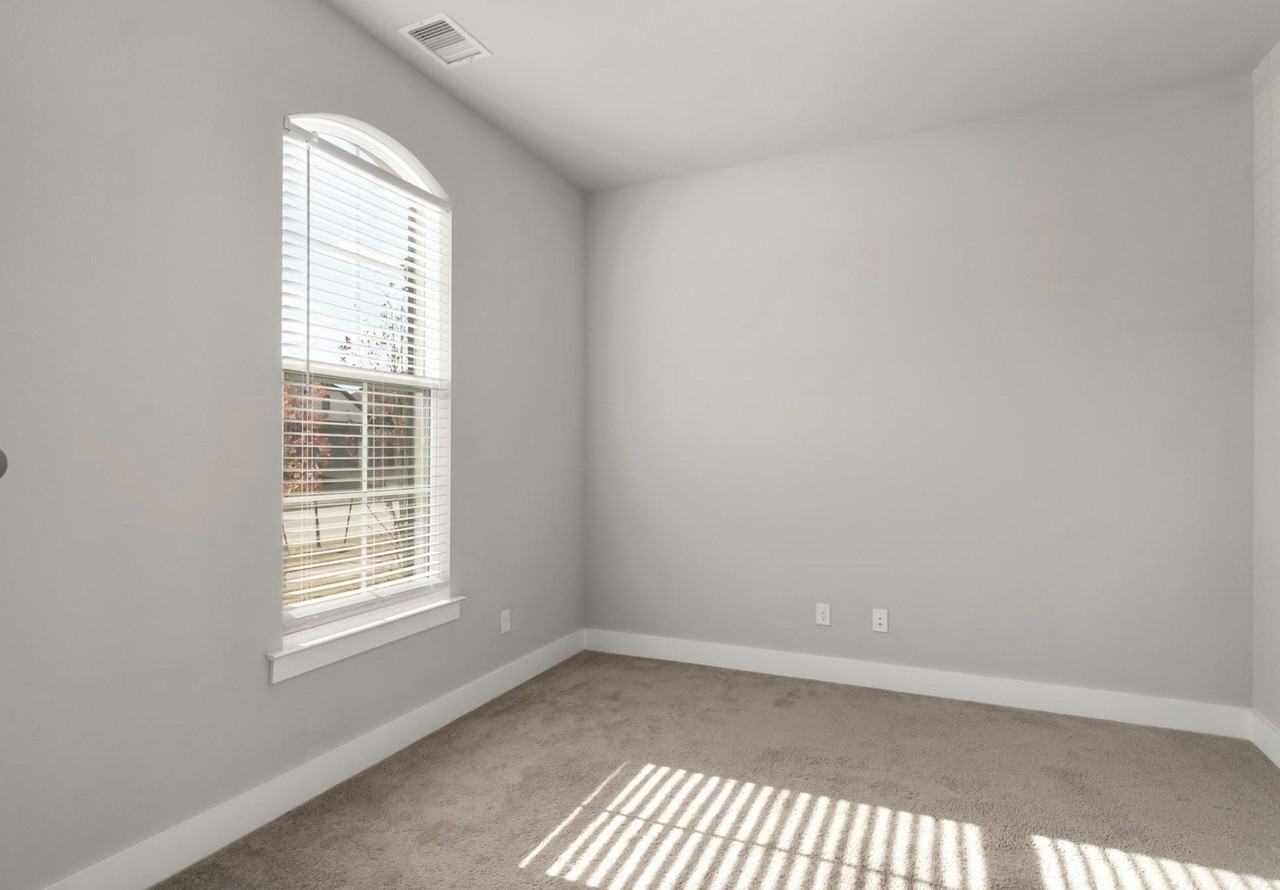 584 Meandering Ln - Photo 4 of 36